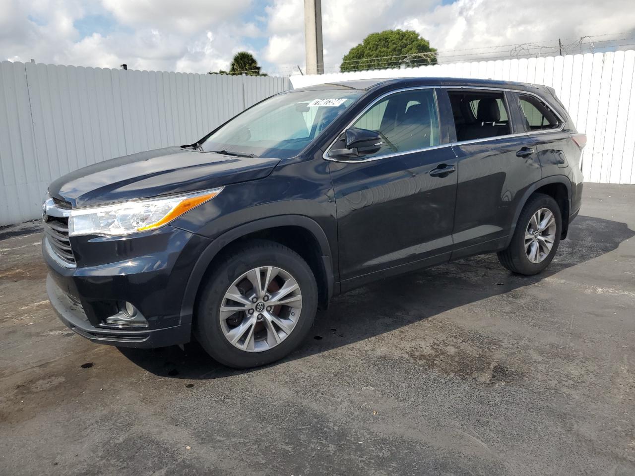2016 Toyota Highlander - Image 1