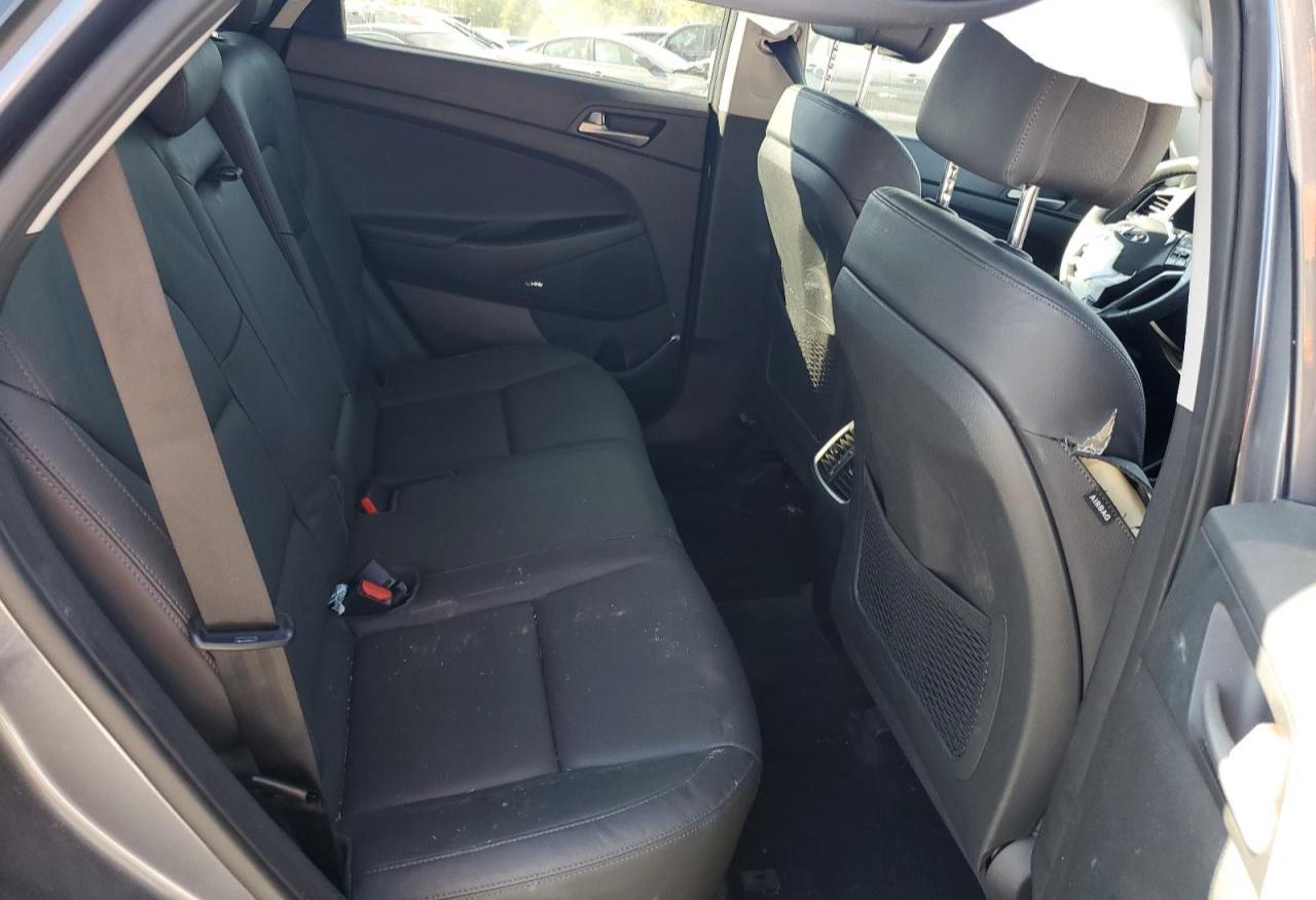 2018 Hyundai Tucson Value VIN: KM8J33A21JU799998 Lot: 72054734