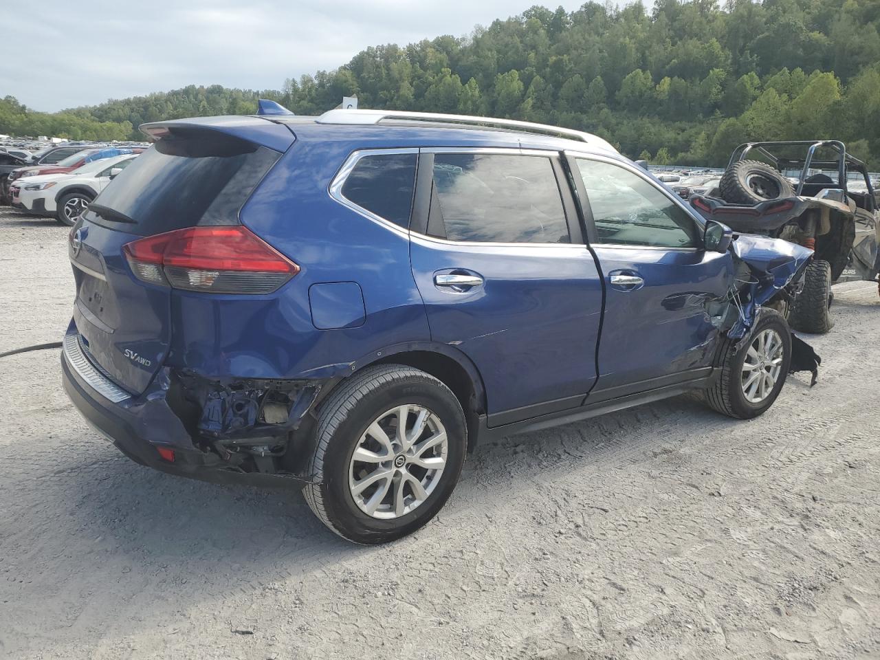 2017 Nissan Rogue - Image 3