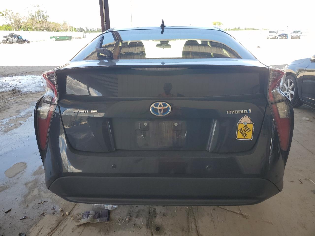 JTDKBRFU2J3601122 2018 Toyota Prius