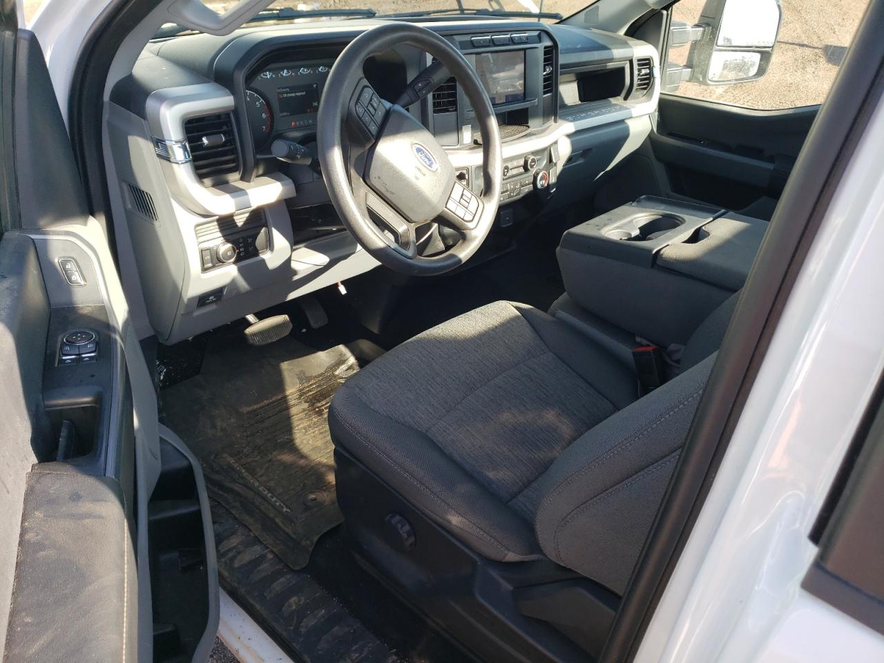 2023 Ford F350 - Image 8