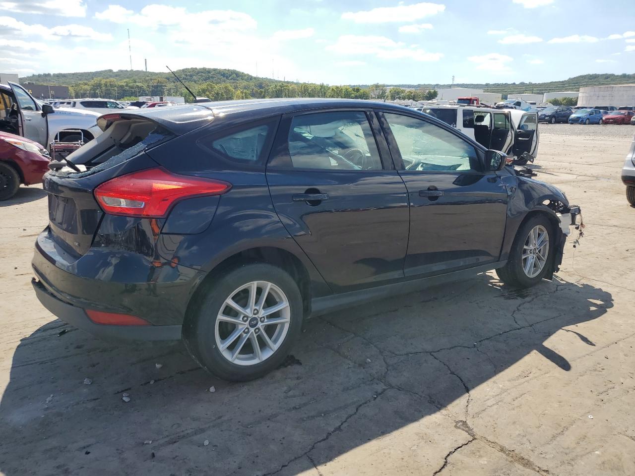 VIN 1FADP3K2XJL299936 2018 FORD FOCUS no.3