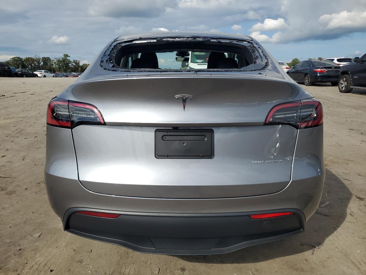 7SAYGDEE5RA319595 2024 Tesla Model Y