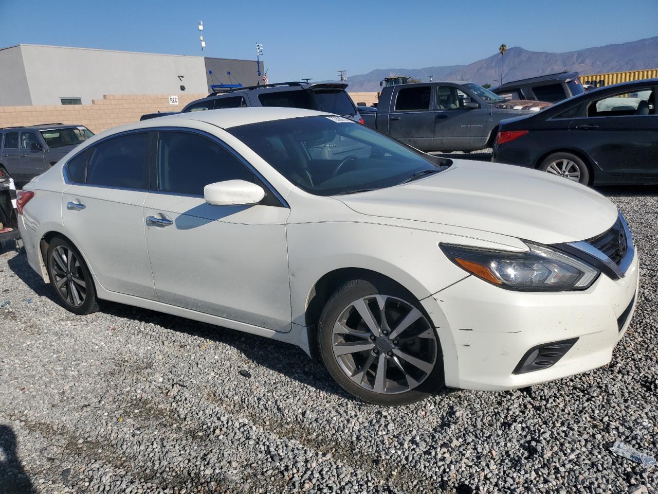 2016 Nissan Altima - Image 4