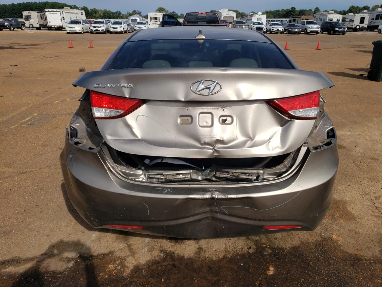 2013 Hyundai Elantra - Image 6