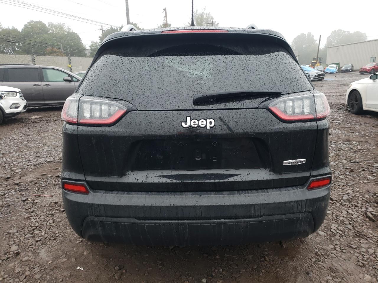 1C4PJMCB1KD334937 2019 Jeep Cherokee Latitude