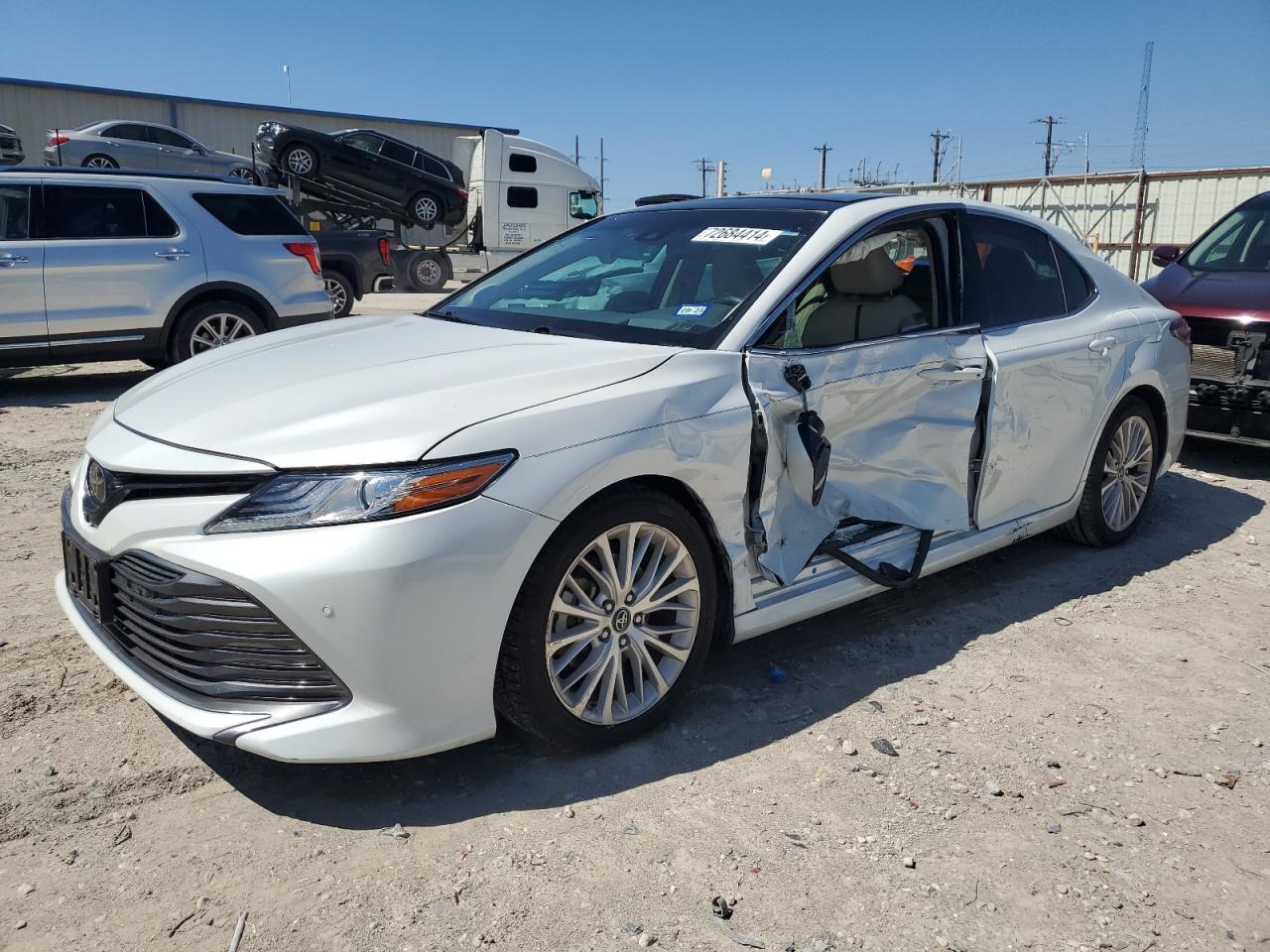 4T1B11HK8JU671908 2018 TOYOTA CAMRY - Image 1