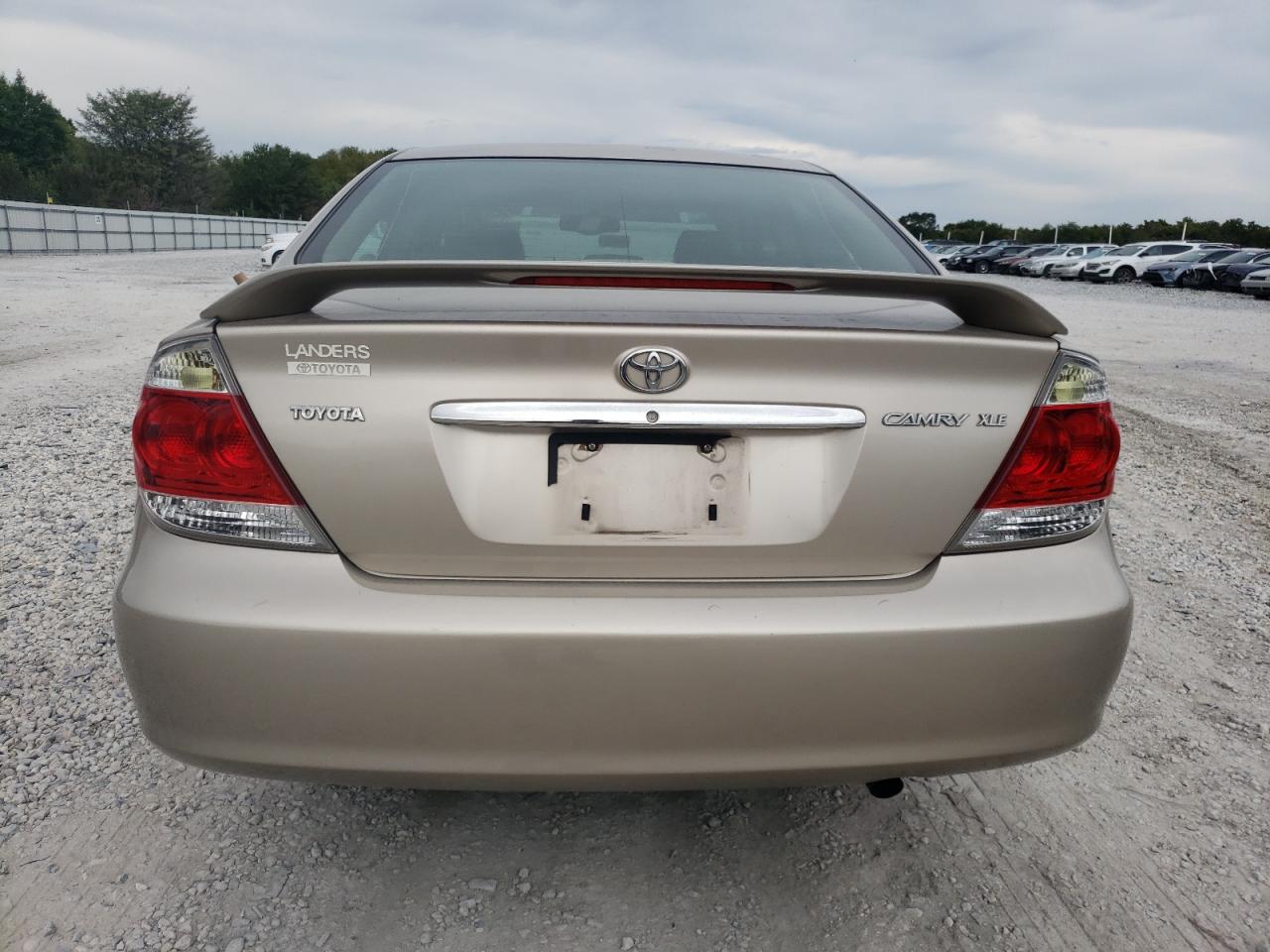 2005 Toyota Camry Le VIN: JTDBE32K053031653 Lot: 72998234