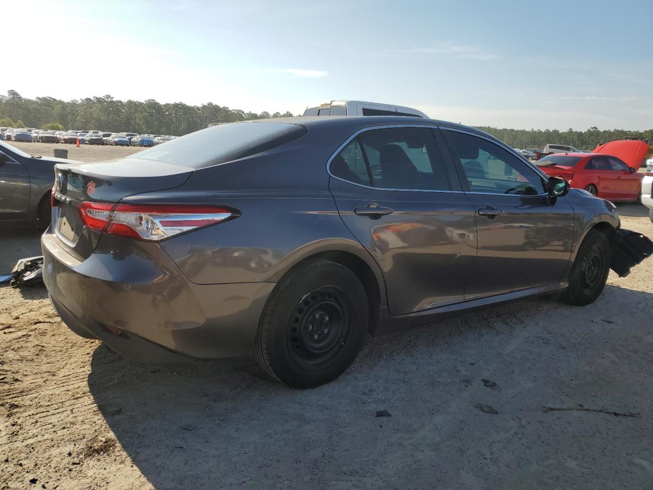 2018 Toyota Camry L VIN: 4T1B11HKXJU662207 Lot: 69649564