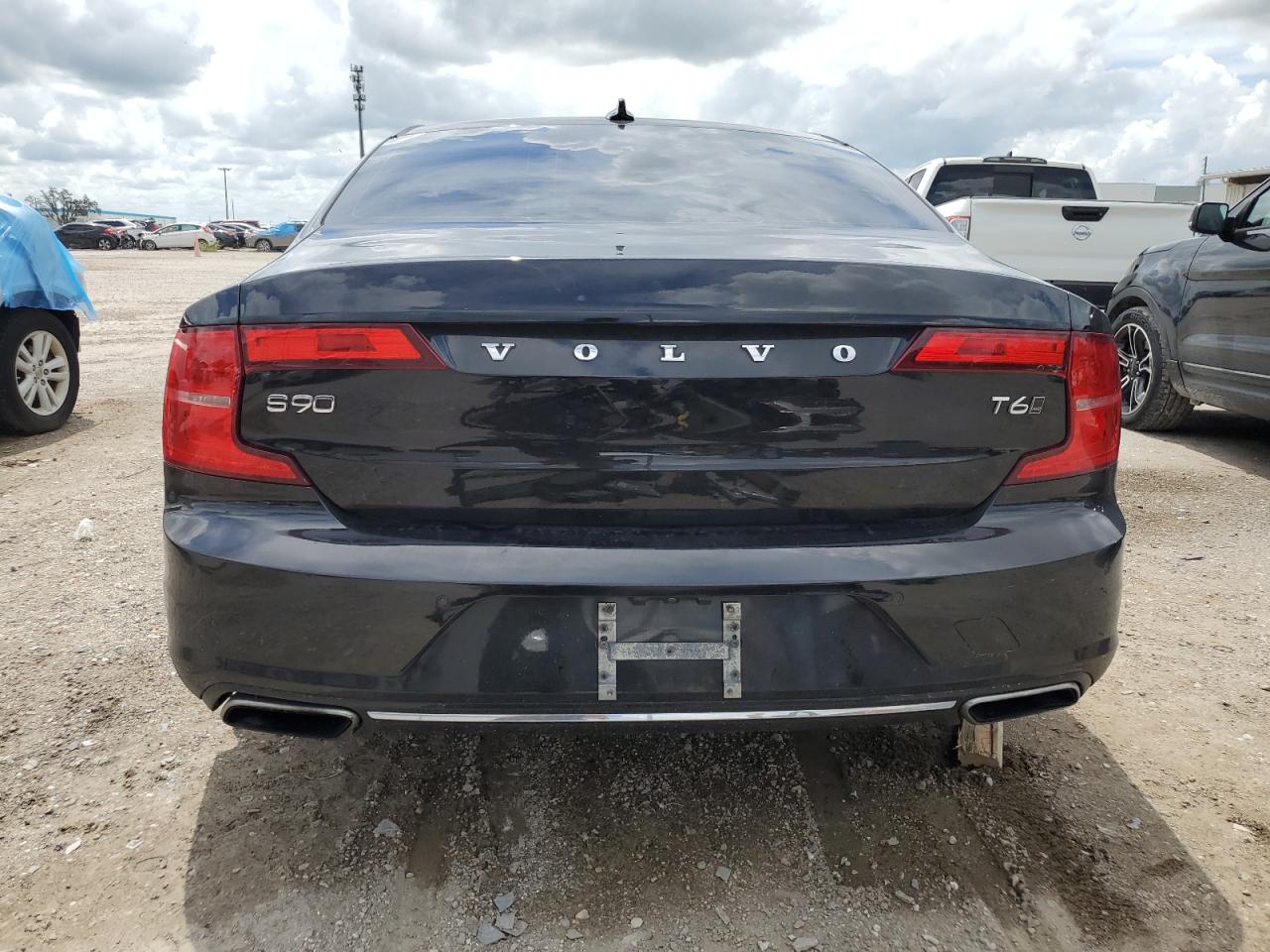 YV1A22MK6H1001255 2017 Volvo S90 T6 Momentum