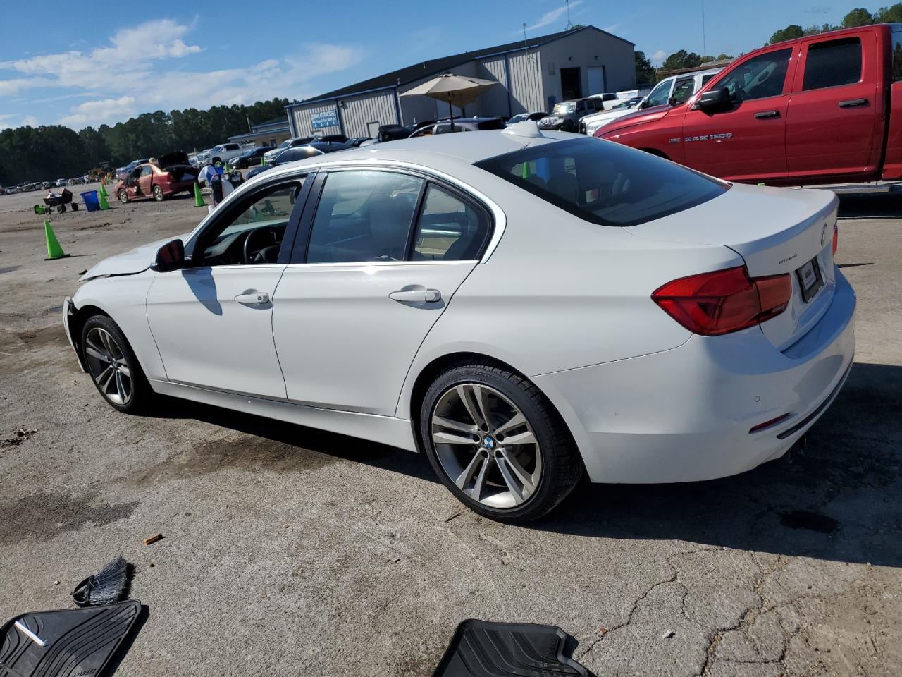 VIN WBA8B9G30HNU56240 2017 BMW 3 SERIES no.2