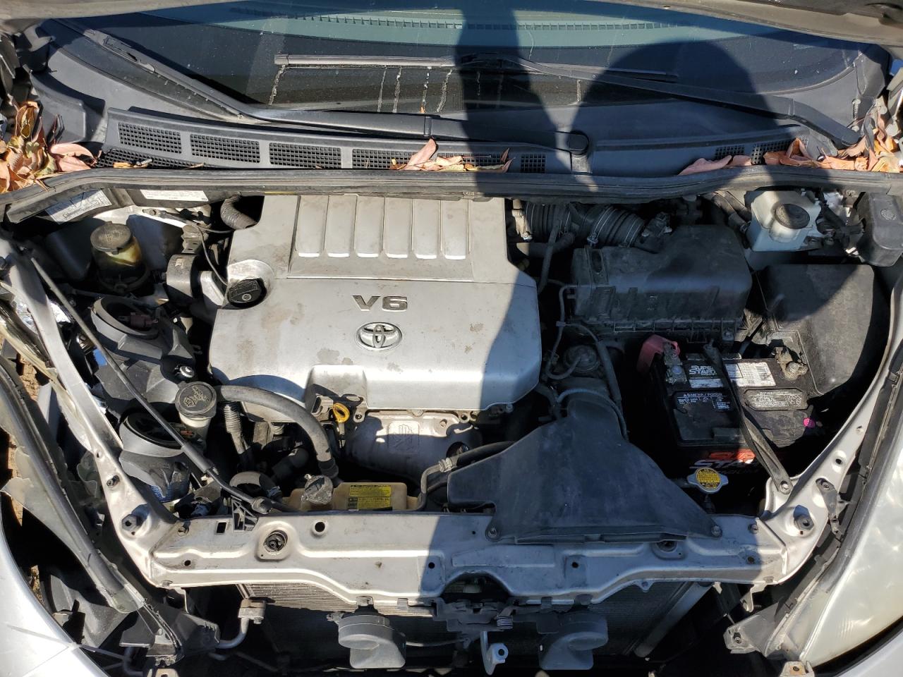 2010 Toyota Sienna - Image 12