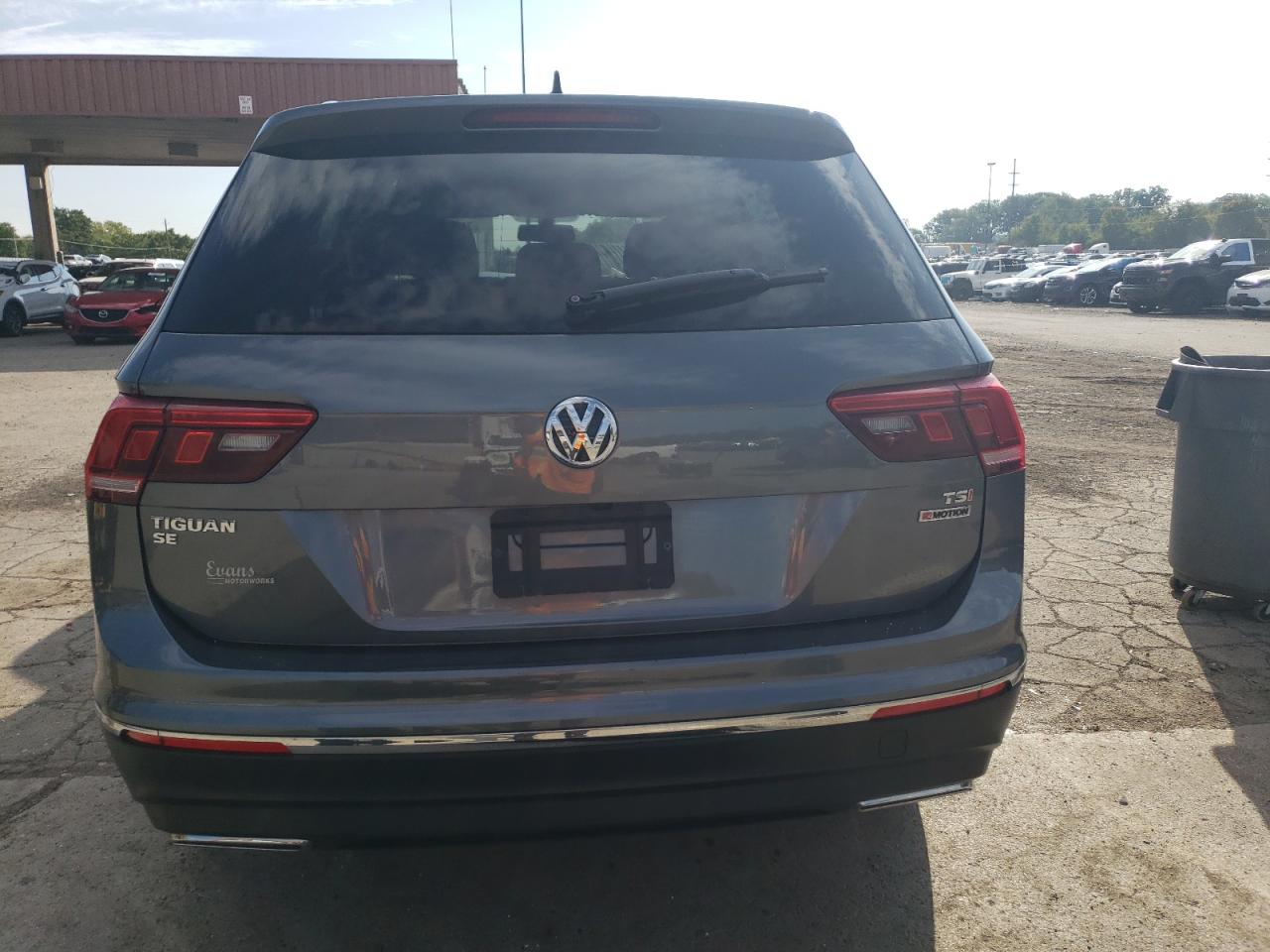 3VV2B7AX5JM113272 2018 Volkswagen Tiguan Se