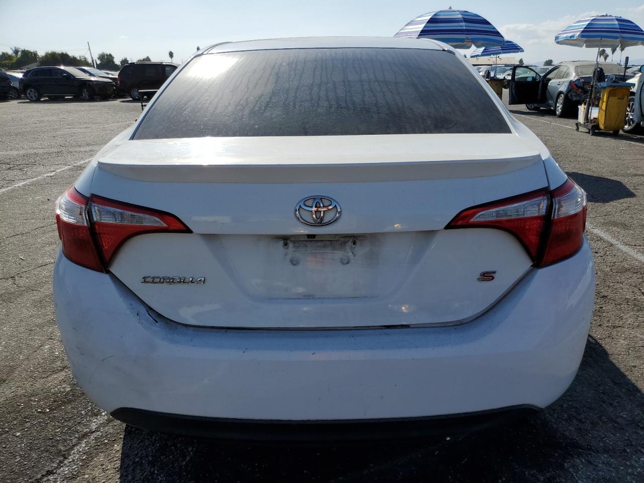 2015 Toyota Corolla L VIN: 5YFBURHE0FP318278 Lot: 71855084