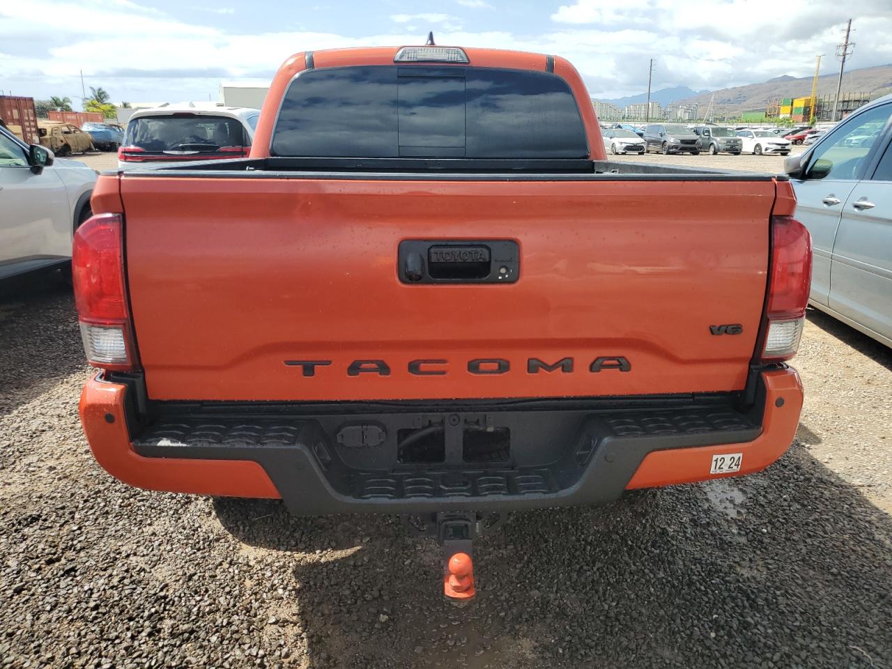 3TMAZ5CN2JM059340 2018 Toyota Tacoma Double Cab