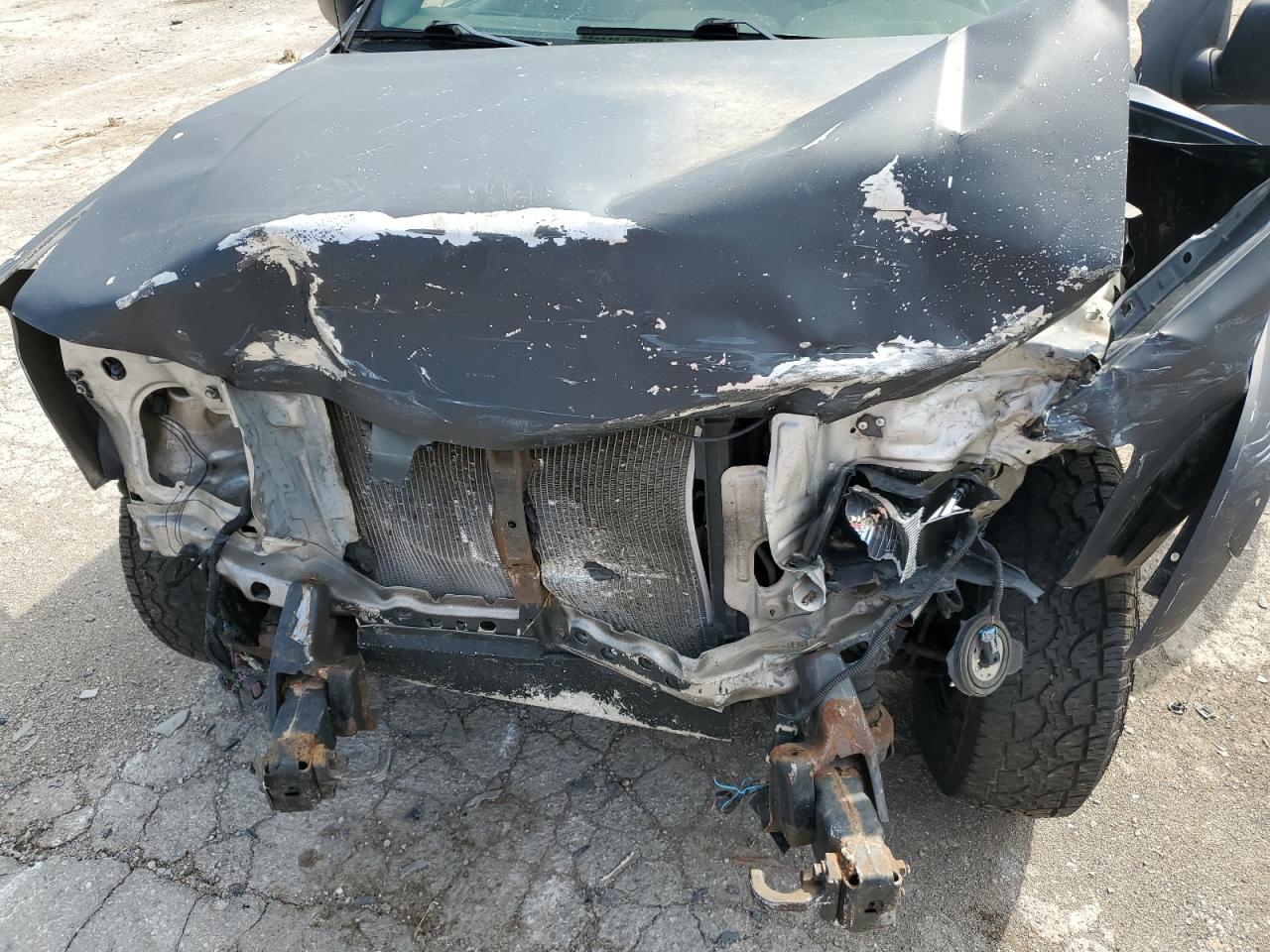 2005 Chevrolet Colorado - Image 12