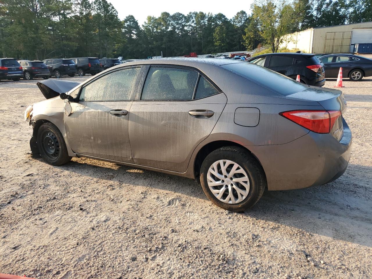 VIN 2T1BURHE5JC097687 2018 TOYOTA COROLLA no.2