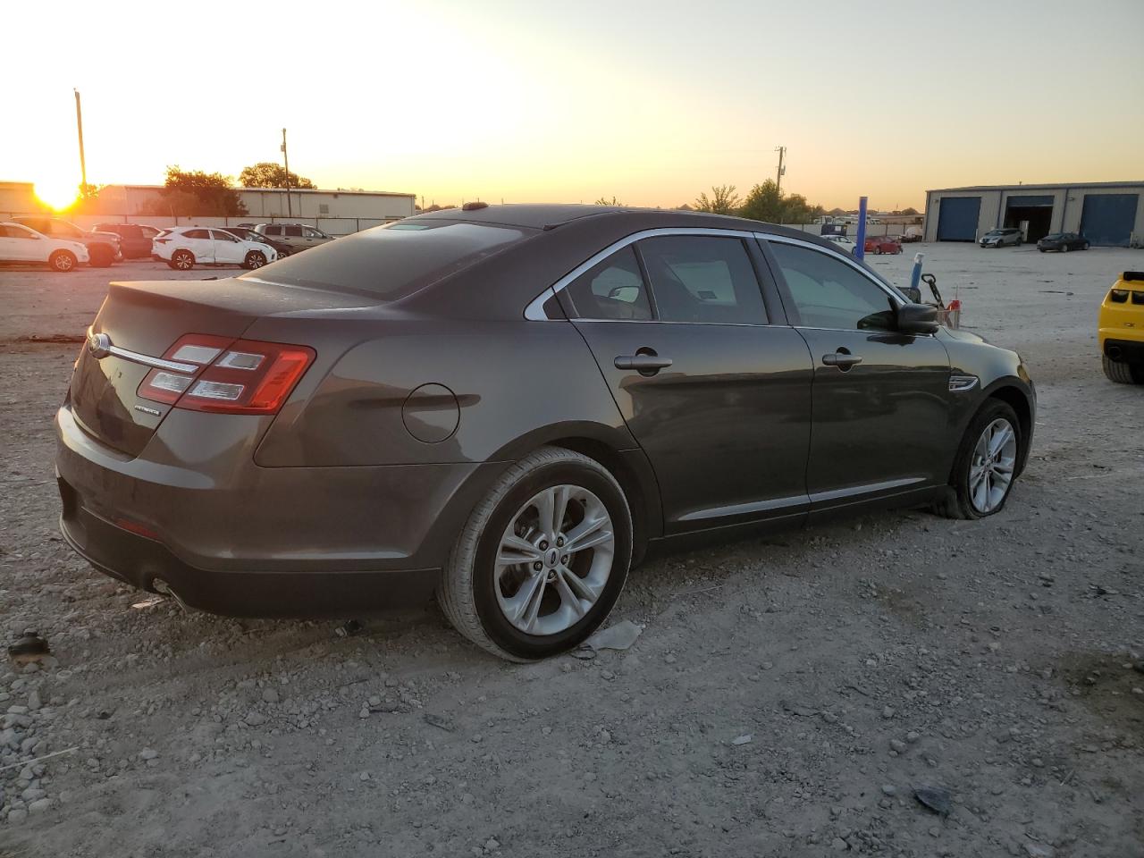 2016 Ford Taurus - Image 3