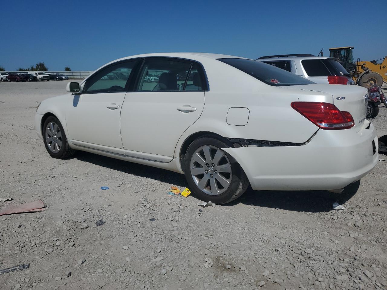 2006 Toyota Avalon - Image 2