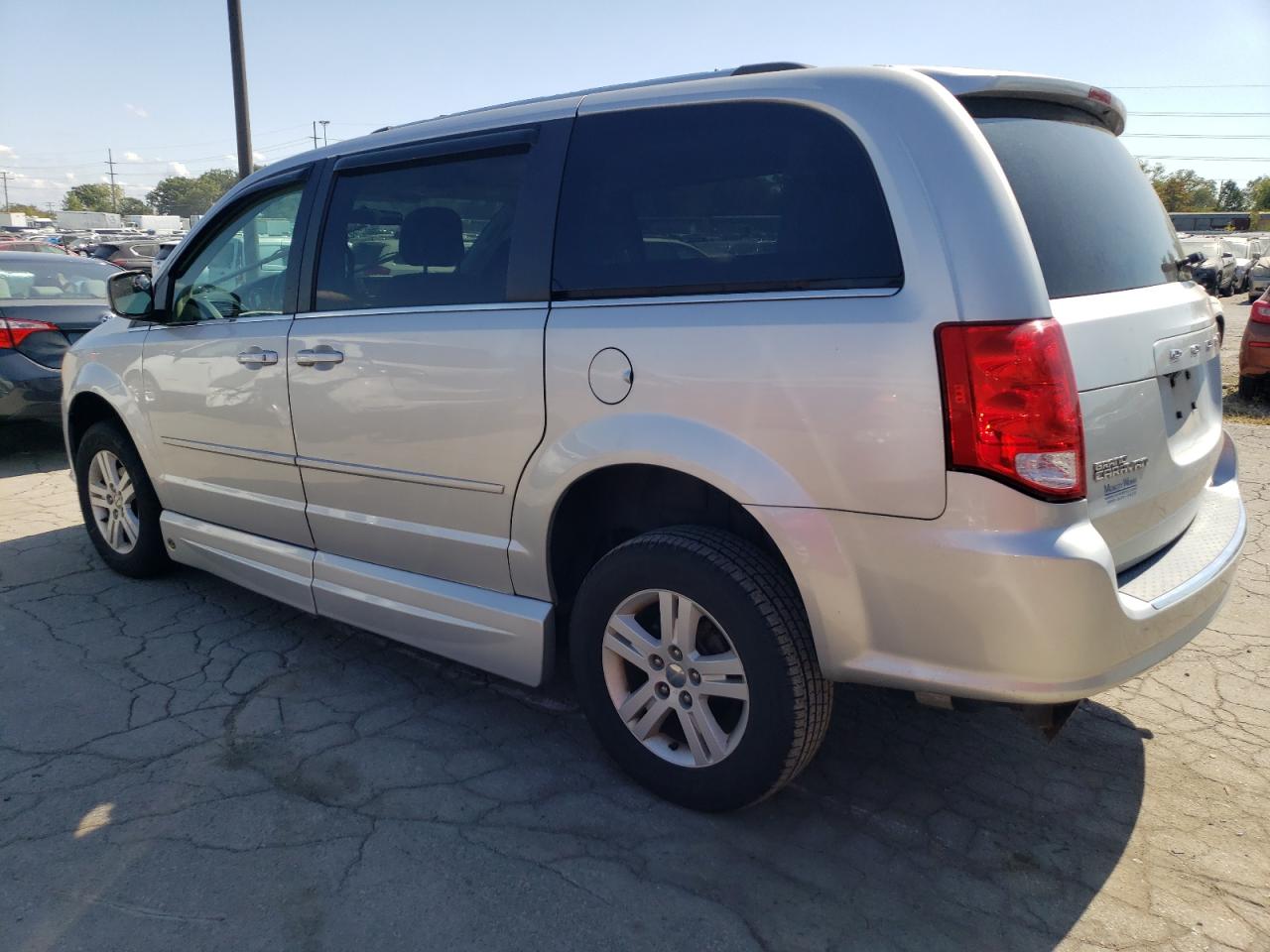 2011 Dodge Caravan - Image 2