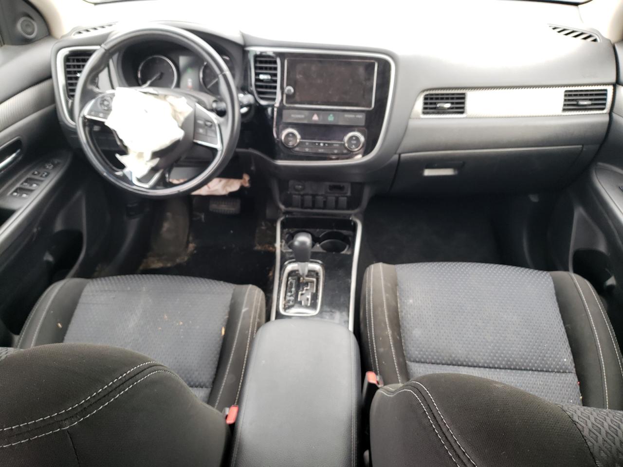 JA4AZ3A32HZ063011 2017 Mitsubishi Outlander Se