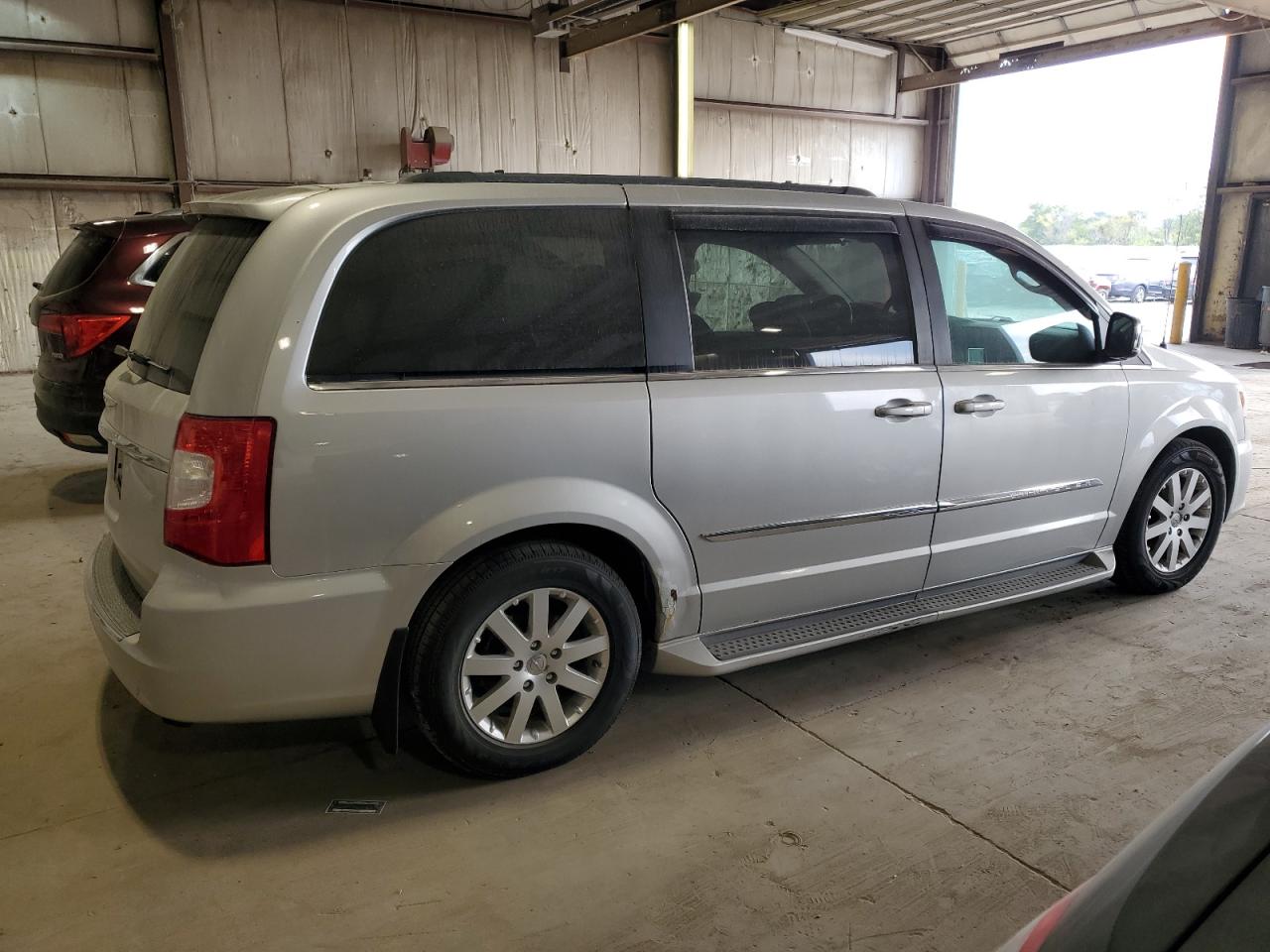 2011 Chrysler Town & Country - Image 3