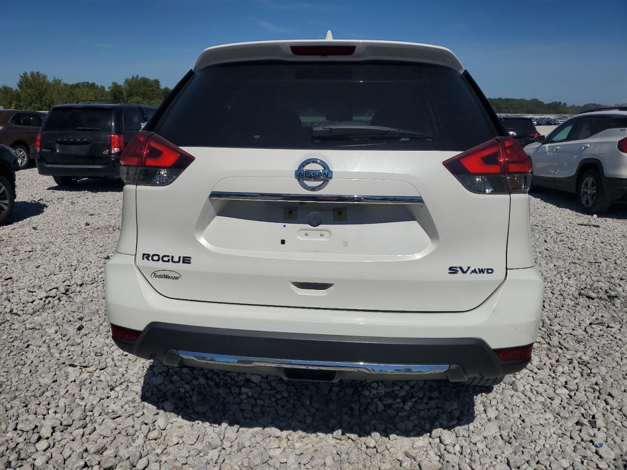 2017 Nissan Rogue S VIN: KNMAT2MV3HP588718 Lot: 69900084