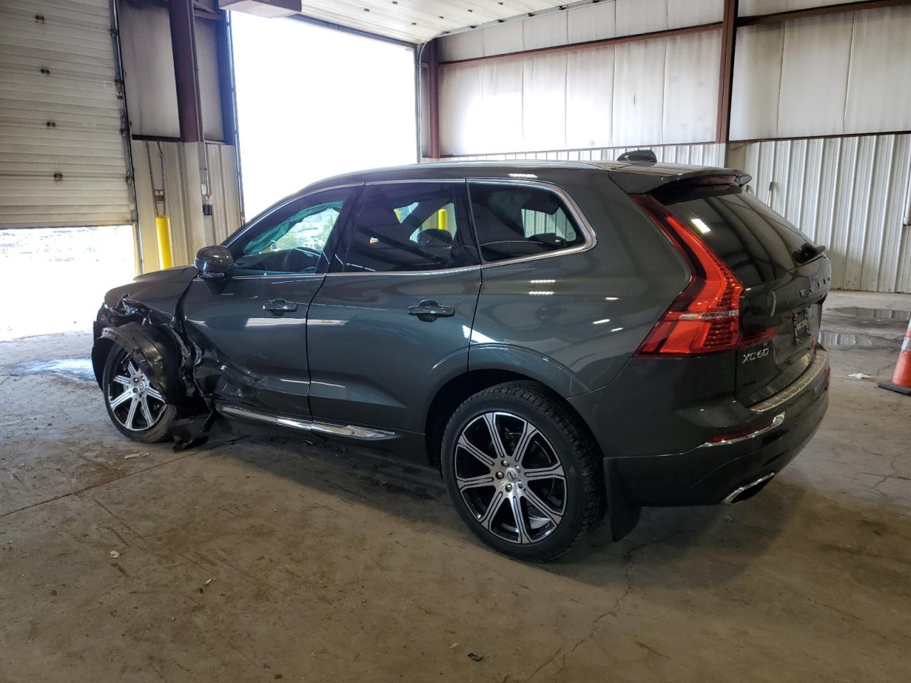 YV4102RL6M1887274 2021 VOLVO XC60 - Image 2