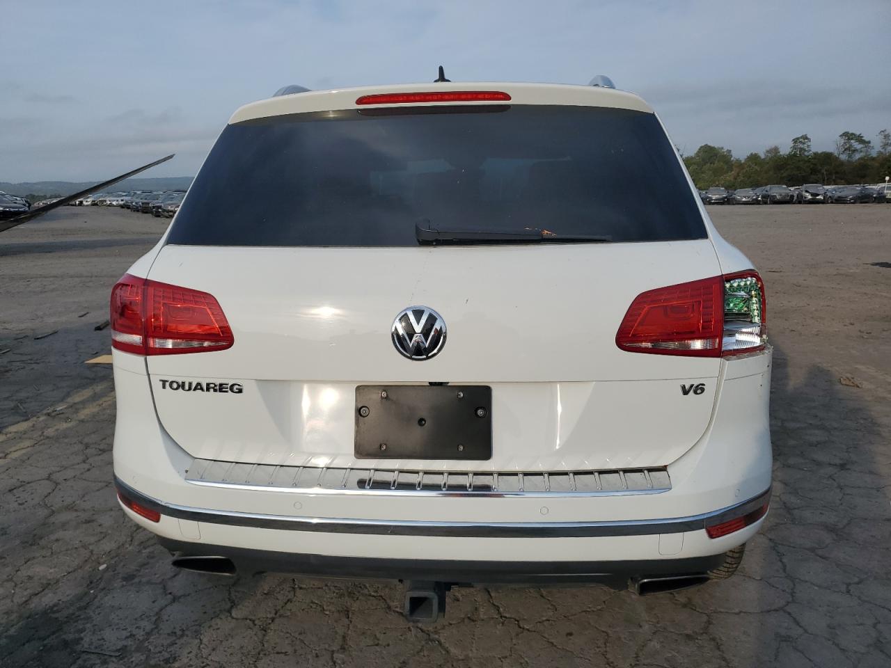 2017 Volkswagen Touareg Executive VIN: WVGGF7BP7HD006457 Lot: 71440424