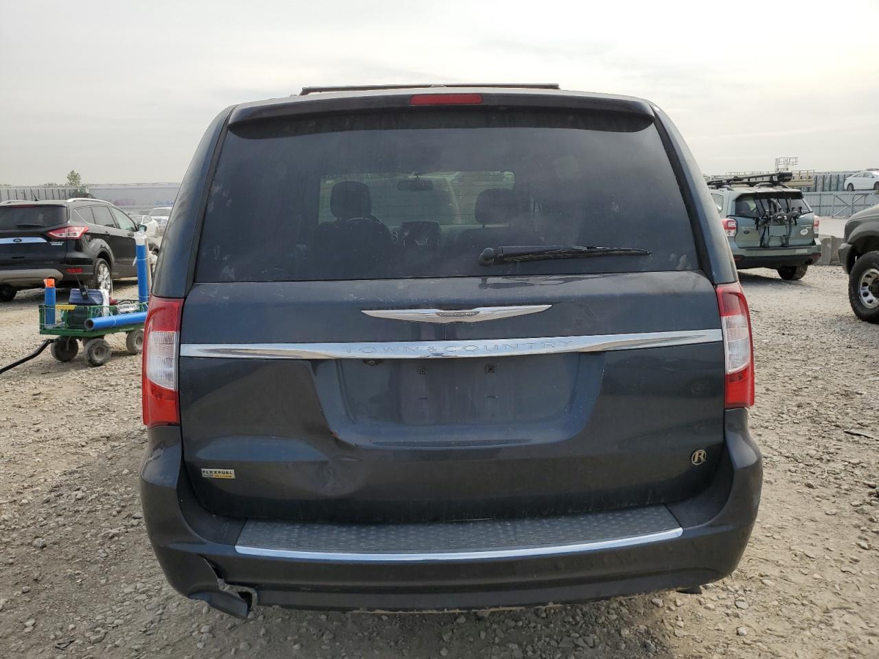 2014 Chrysler Town & Country - Image 6