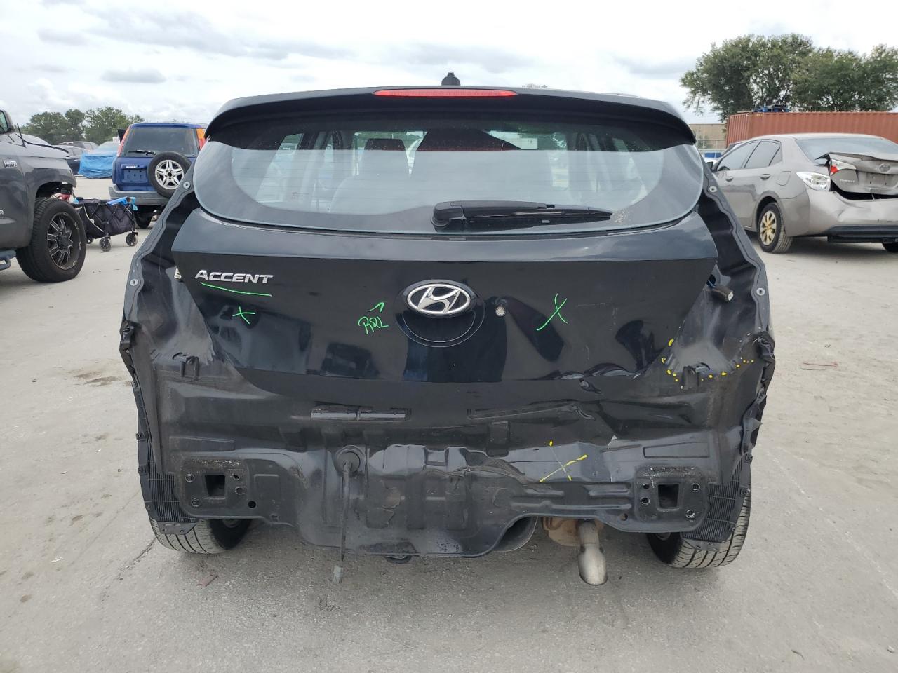 KMHCU5AE2DU104816 2013 Hyundai Accent Gls