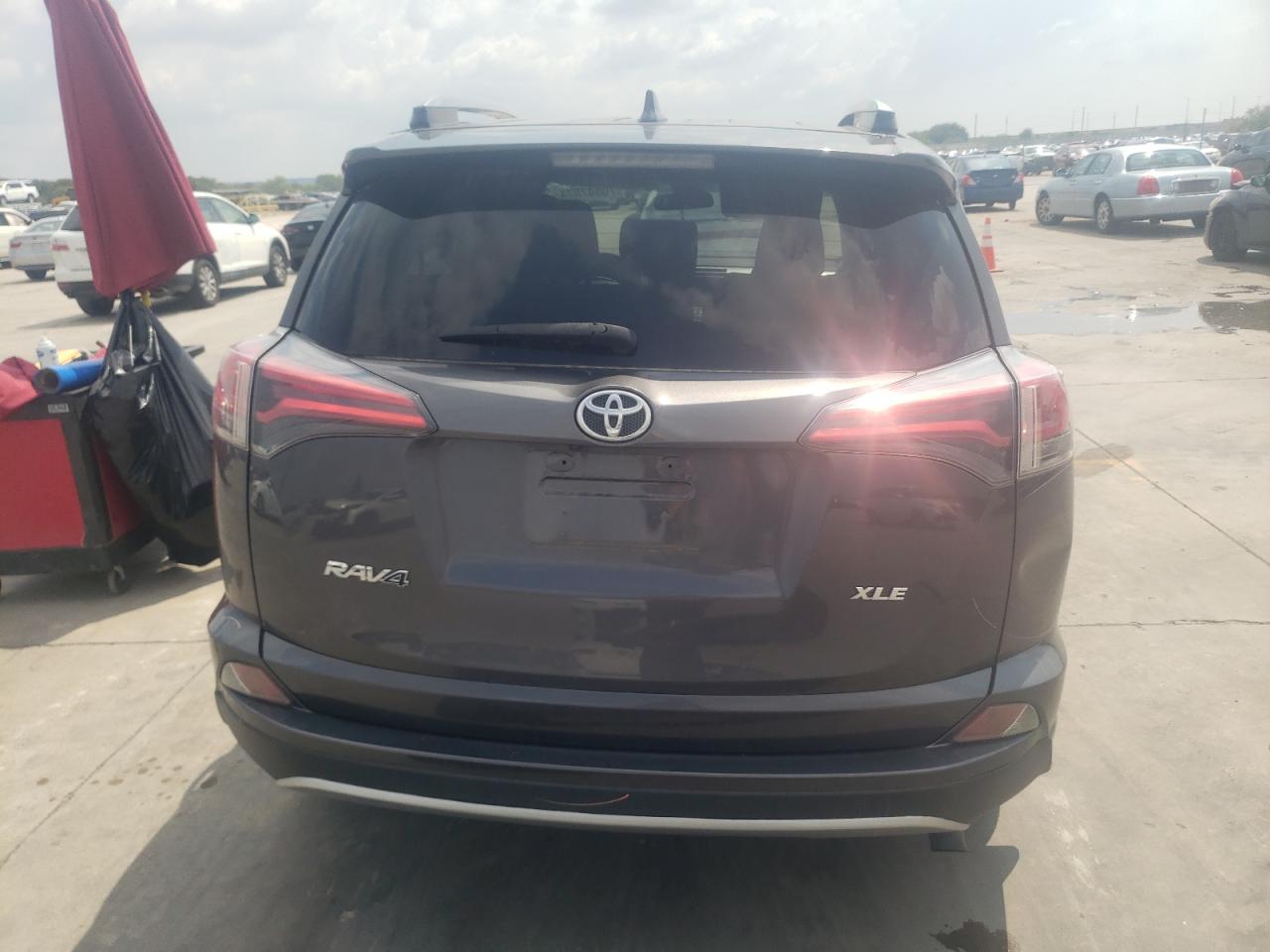 2017 Toyota Rav4 Xle VIN: JTMWFREV6HJ714142 Lot: 70507574