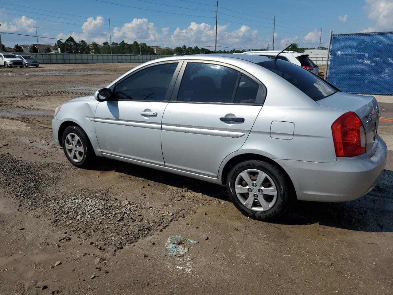 2011 Hyundai Accent - Image 2