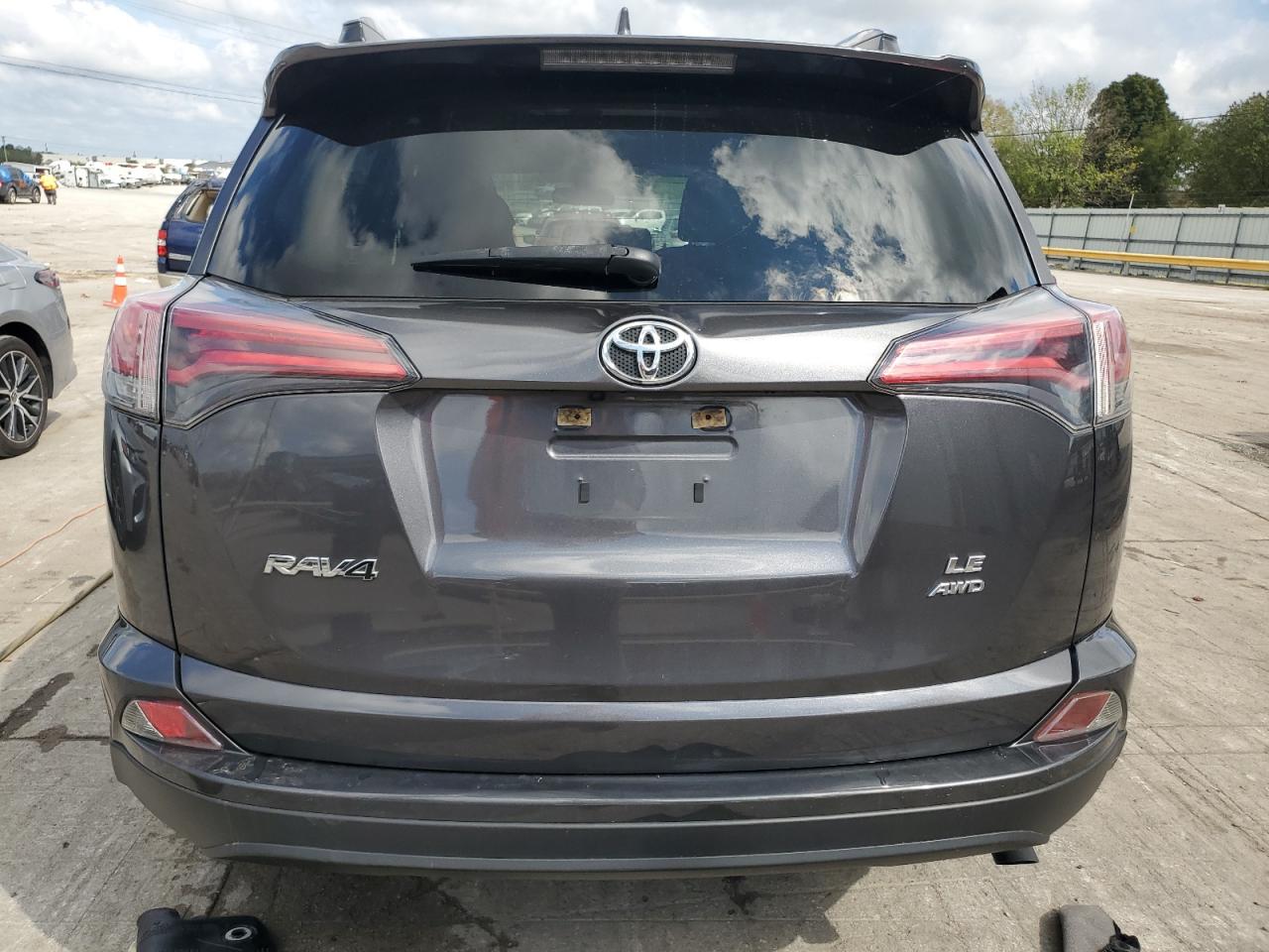 JTMBFREV5HJ150952 2017 Toyota Rav4 Le