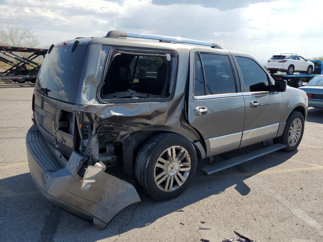 2011 Lincoln Navigator - Image 3