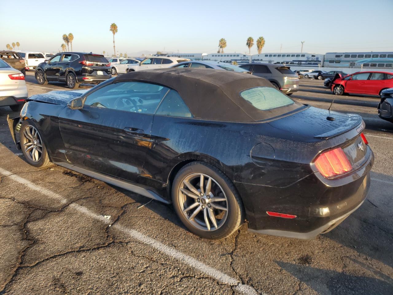 1FATP8UH1H5205113 2017 FORD MUSTANG - Image 2