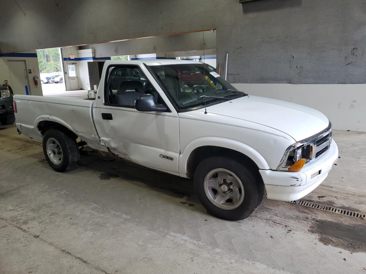 1996 Chevrolet S-10 Pickup - Image 4
