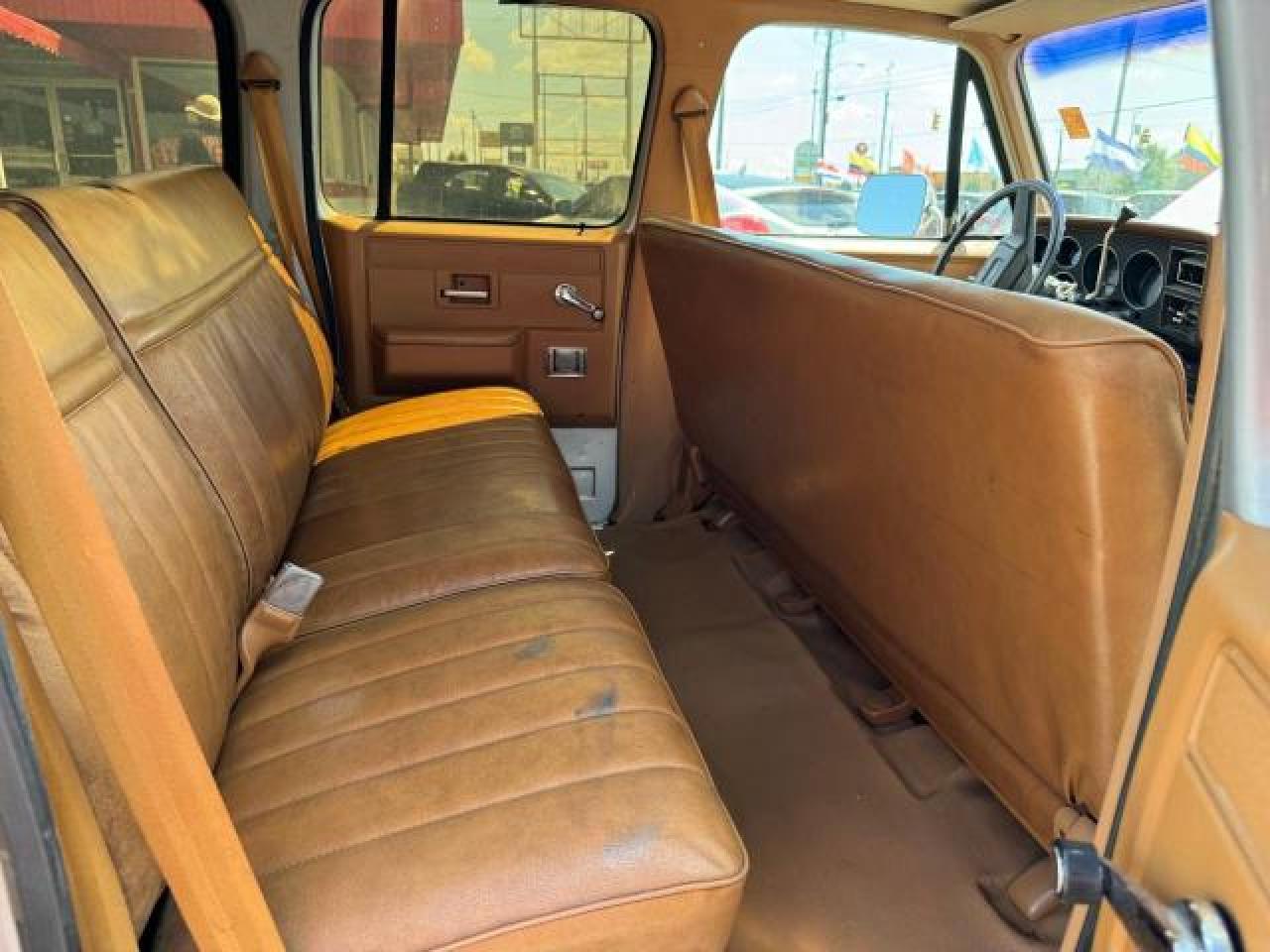 1989 Chevrolet Suburban R1500 VIN: 1GNER16K2KF155893 Lot: 70373034