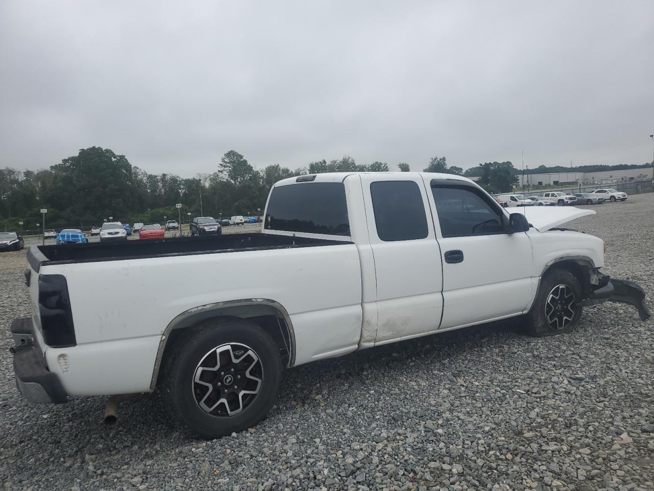 2006 Chevrolet Silverado - Image 3