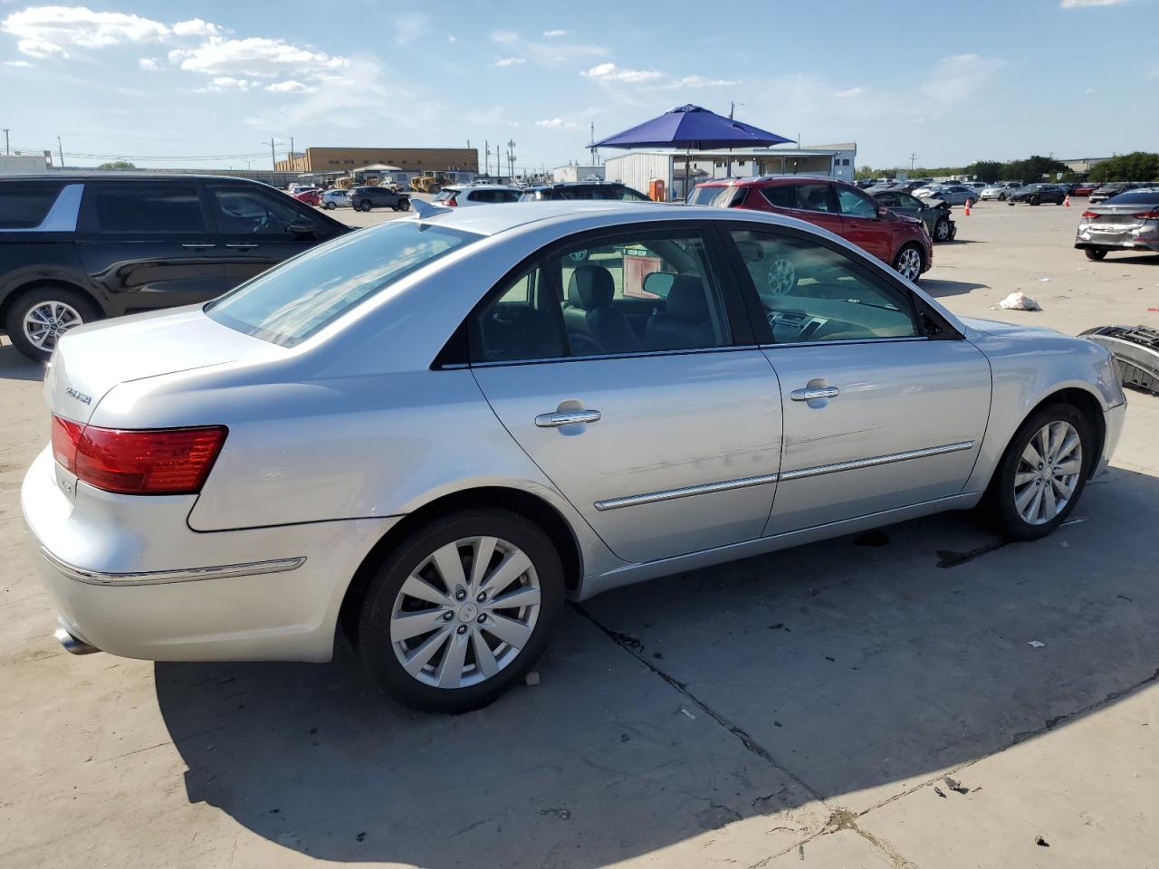 2009 Hyundai Sonata - Image 3