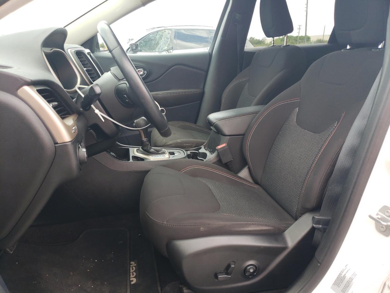 2017 Jeep Cherokee Latitude VIN: 1C4PJLCB2HW572691 Lot: 72765204