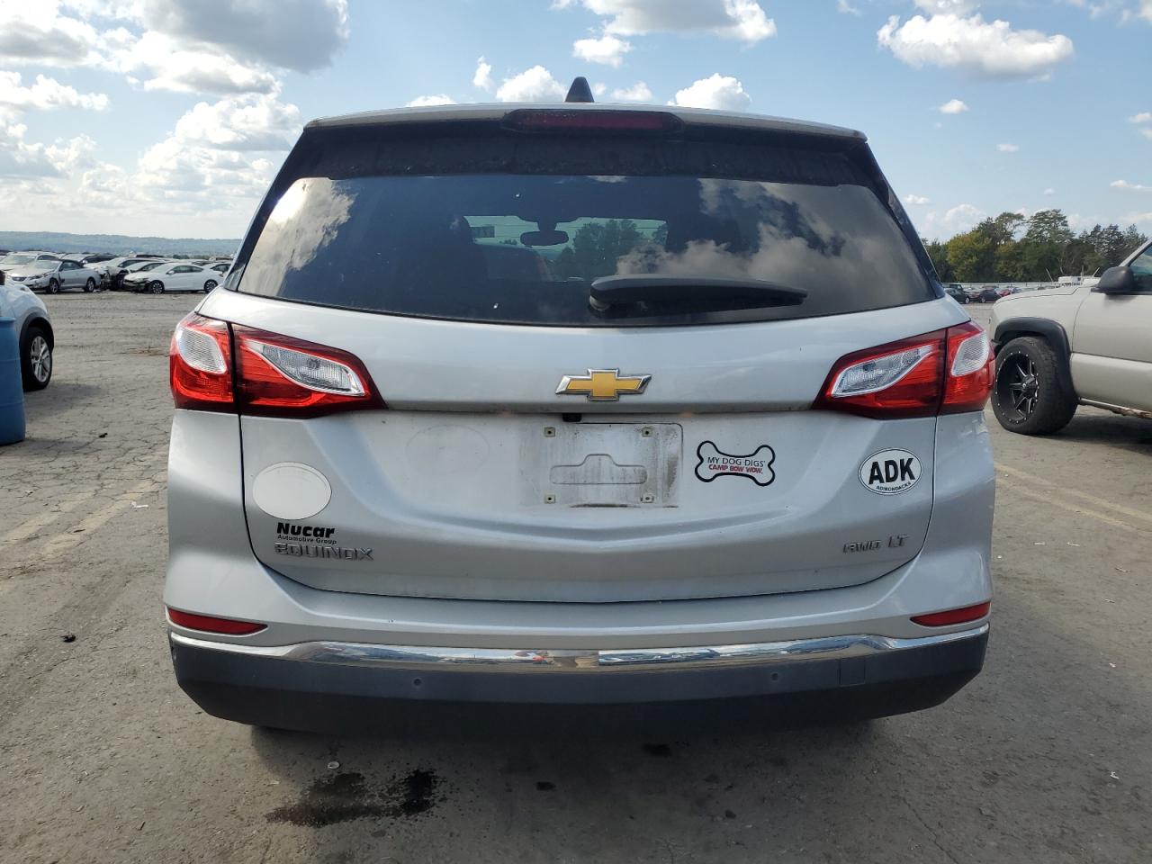 2GNAXSEV3J6302852 2018 Chevrolet Equinox Lt