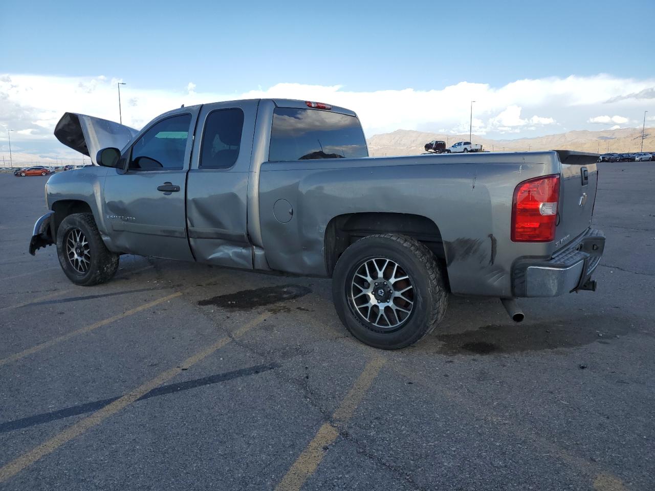 2008 Chevrolet Silverado - Image 2