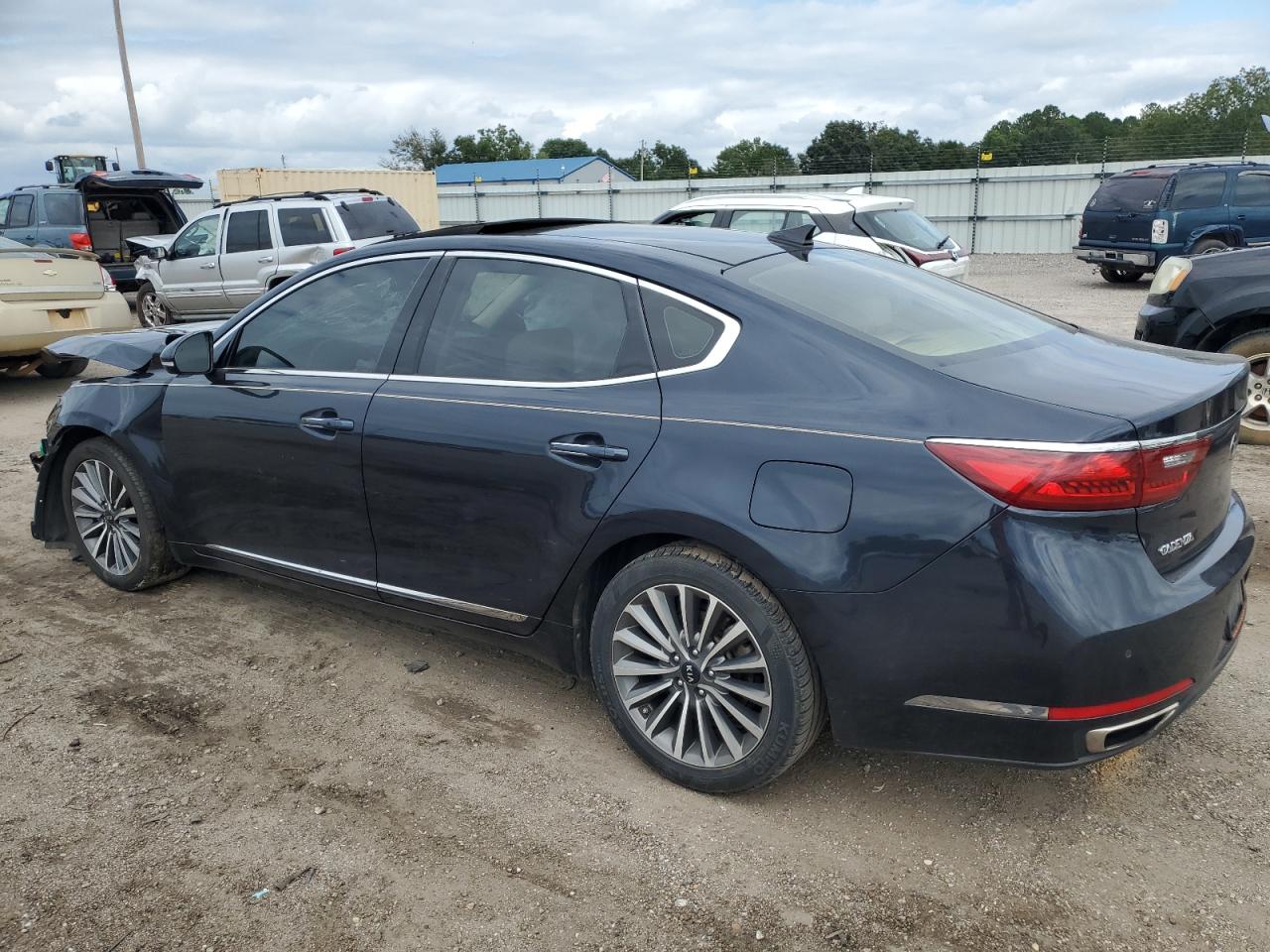 VIN KNALC4J19H5072880 2017 KIA CADENZA no.2