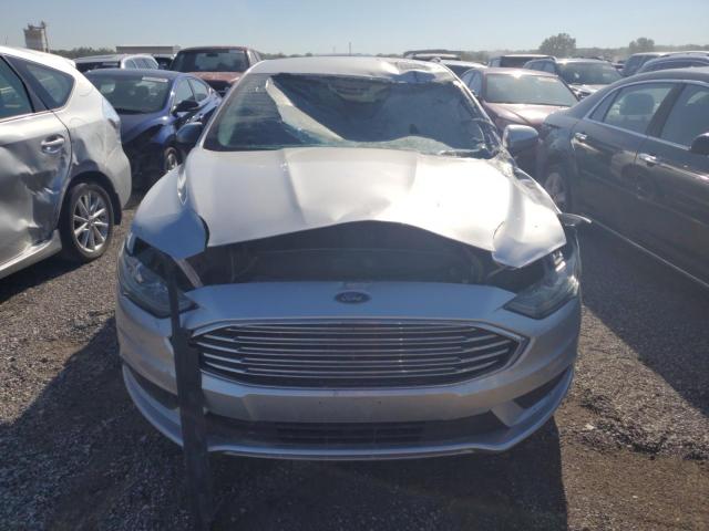 Sedans FORD FUSION 2017 Srebrny