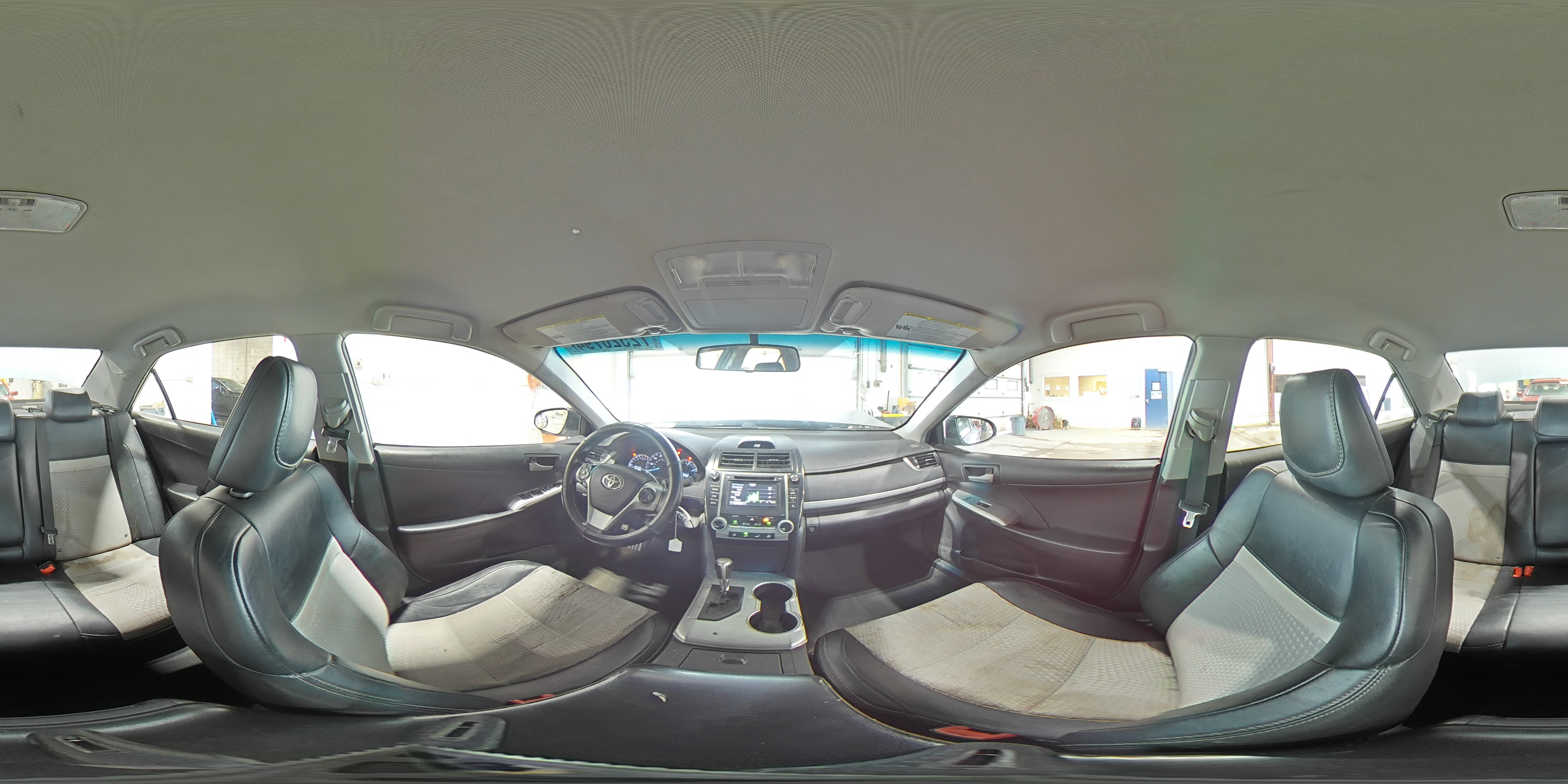 2014 Toyota Camry - Image 12