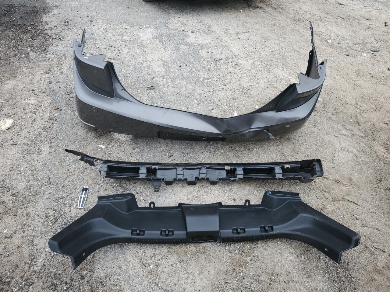 2011 Lincoln MKZ - Image 12