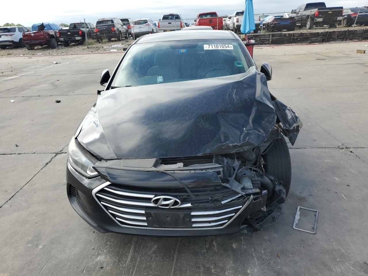 2017 Hyundai Elantra - Image 5