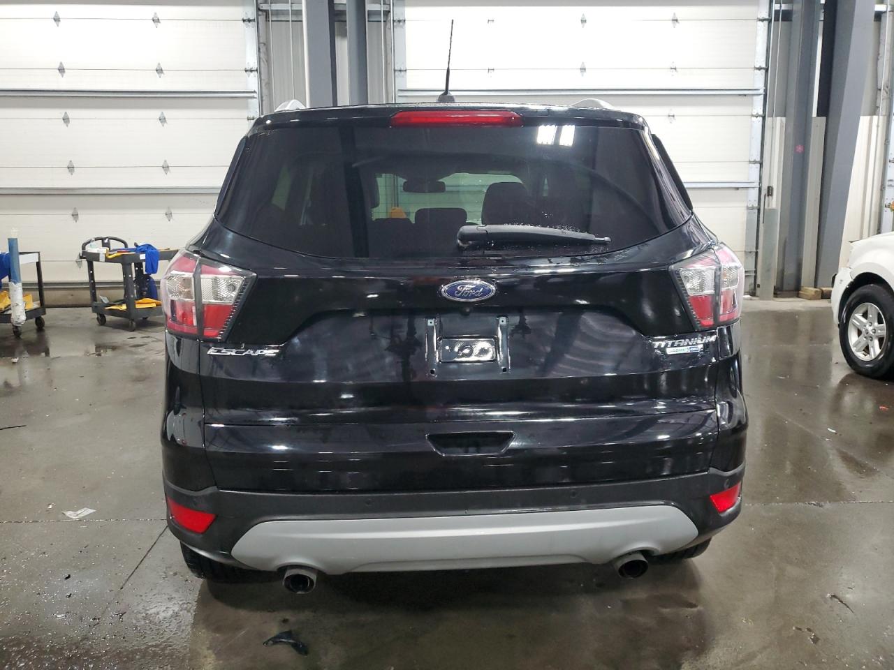 1FMCU9J9XHUA07802 2017 Ford Escape Titanium