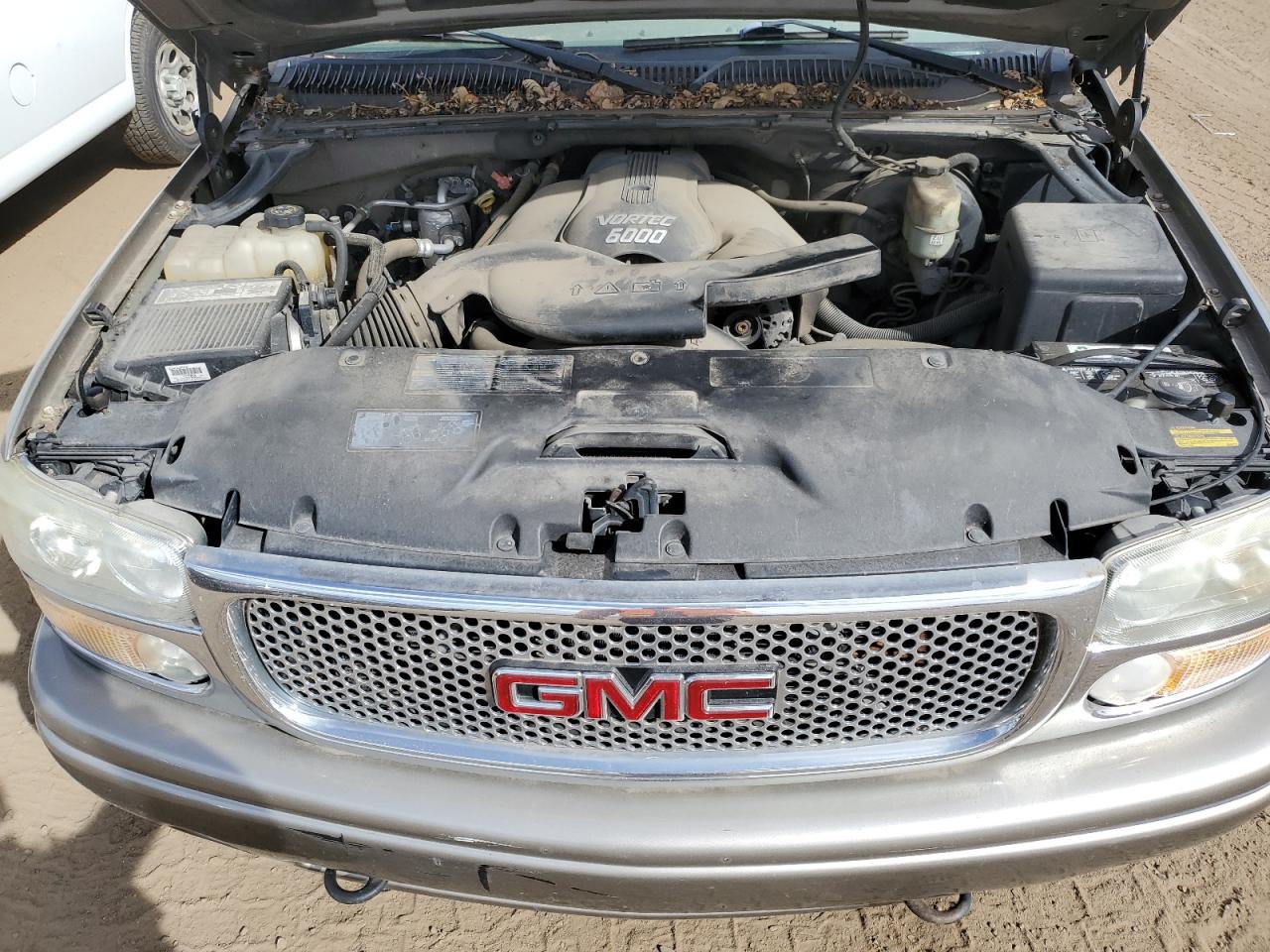 2002 GMC Yukon - Image 12